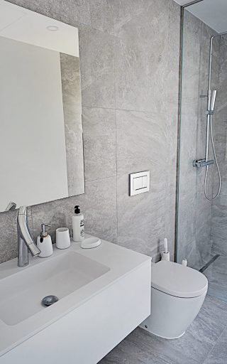 Villa Naranjo - Las Colinas - Badkamer voor slaapkamer 1 en 2