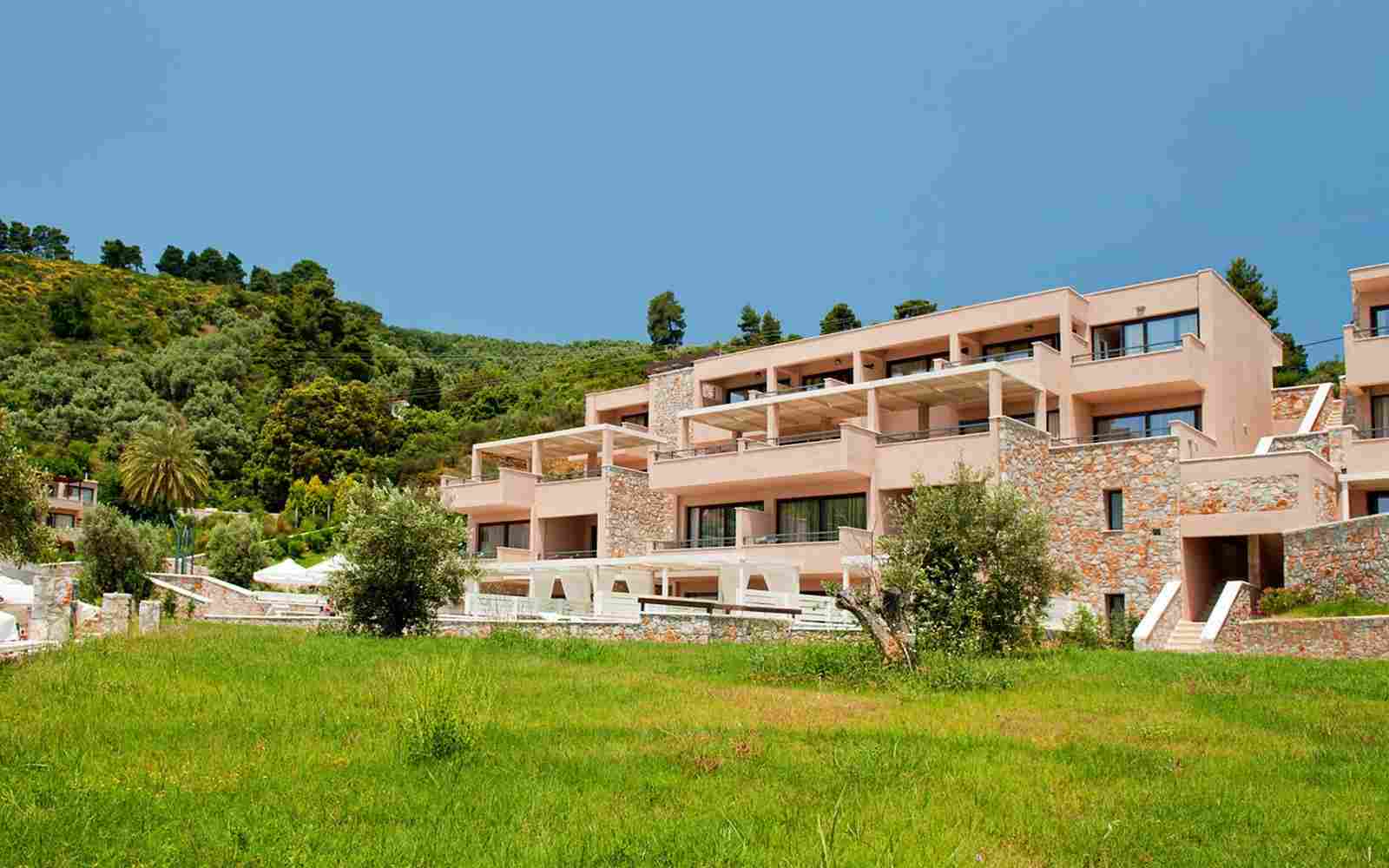 http://www.villanaranjo.com/fr/wp-content/uploads/sites/3/2016/03/summer-hotel-01.jpg