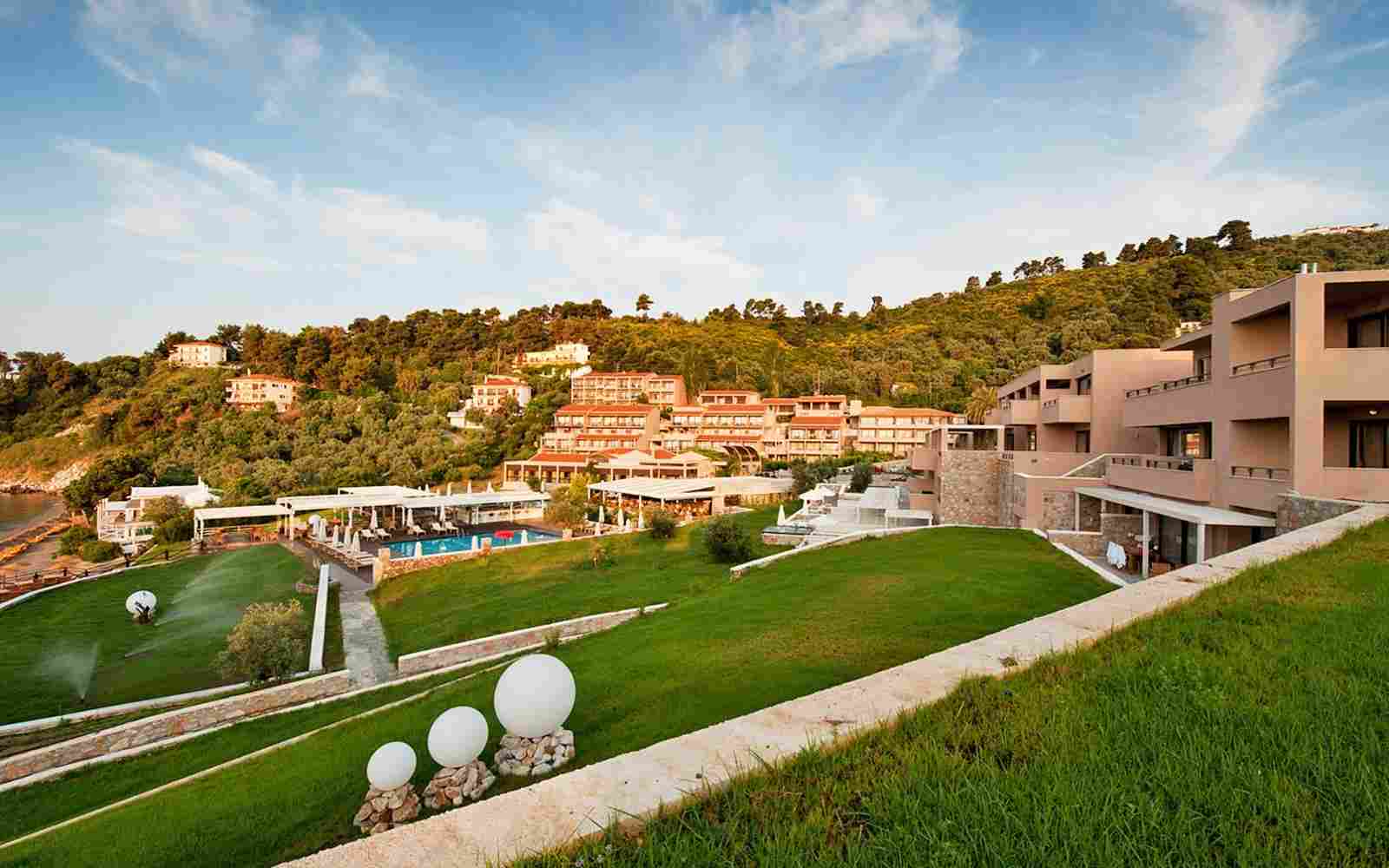 http://www.villanaranjo.com/fr/wp-content/uploads/sites/3/2016/03/summer-hotel-02.jpg