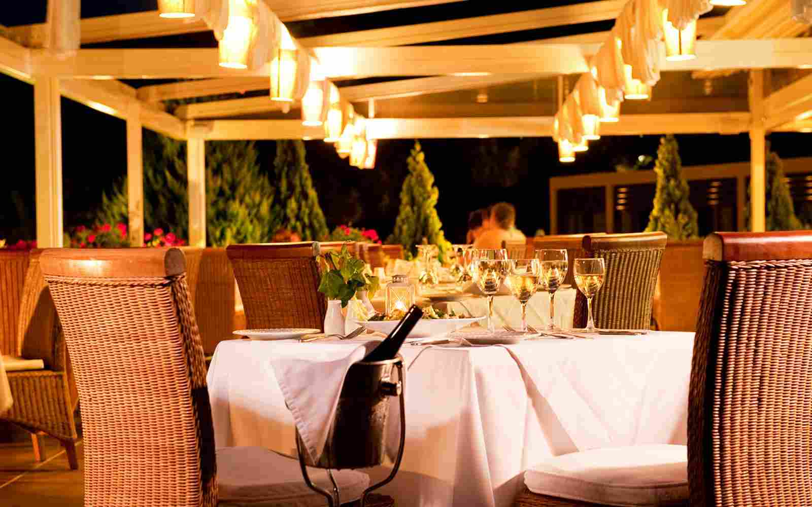 http://www.villanaranjo.com/fr/wp-content/uploads/sites/3/2016/03/summer-hotel-07.jpg