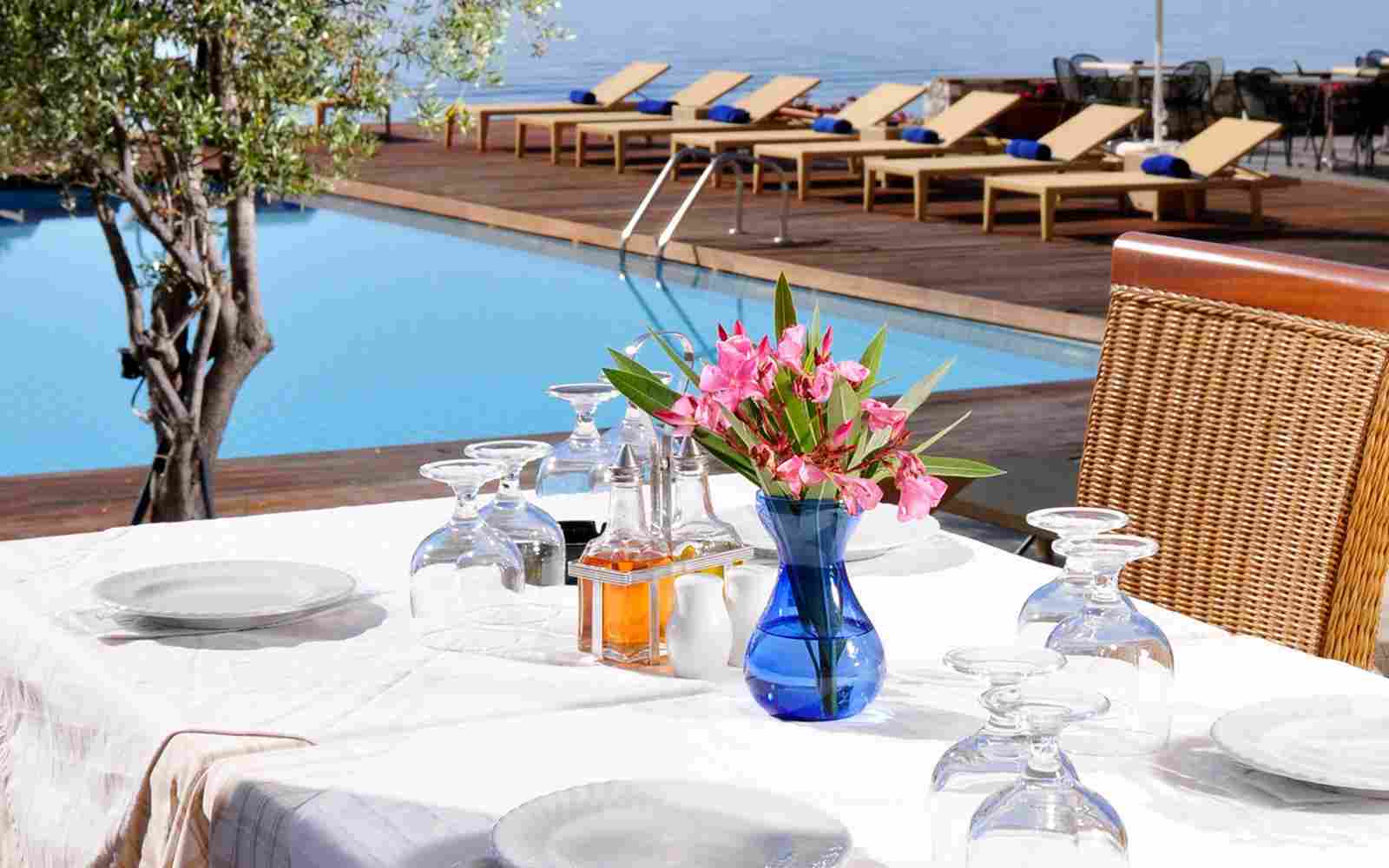 http://www.villanaranjo.com/fr/wp-content/uploads/sites/3/2016/03/summer-hotel-09.jpg