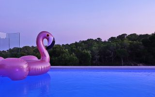 Villa Naranjo luxe vakantiehuis te huur alicante las colinas spanje prive zwembad flamingo