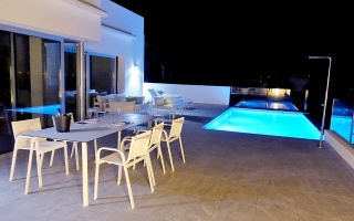 Villa Naranjo luxe vakantiehuis te huur alicante las colinas spanje prive zwembad douche terras bemeubeld