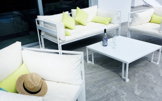 Villa Naranjo luxe vakantiehuis te huur alicante las colinas spanje terras patio meubilair